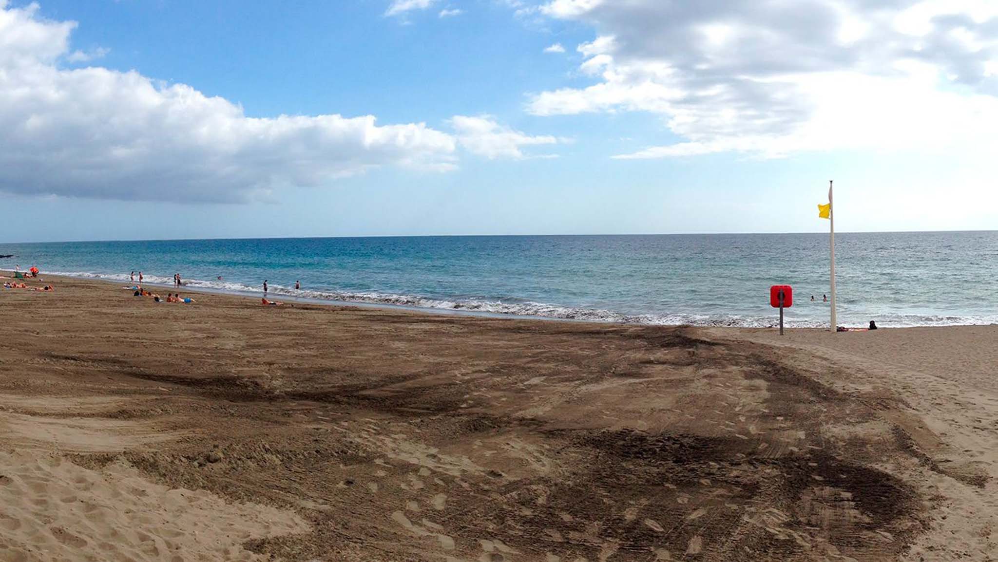 vistas desde la arena de playa de meloneras