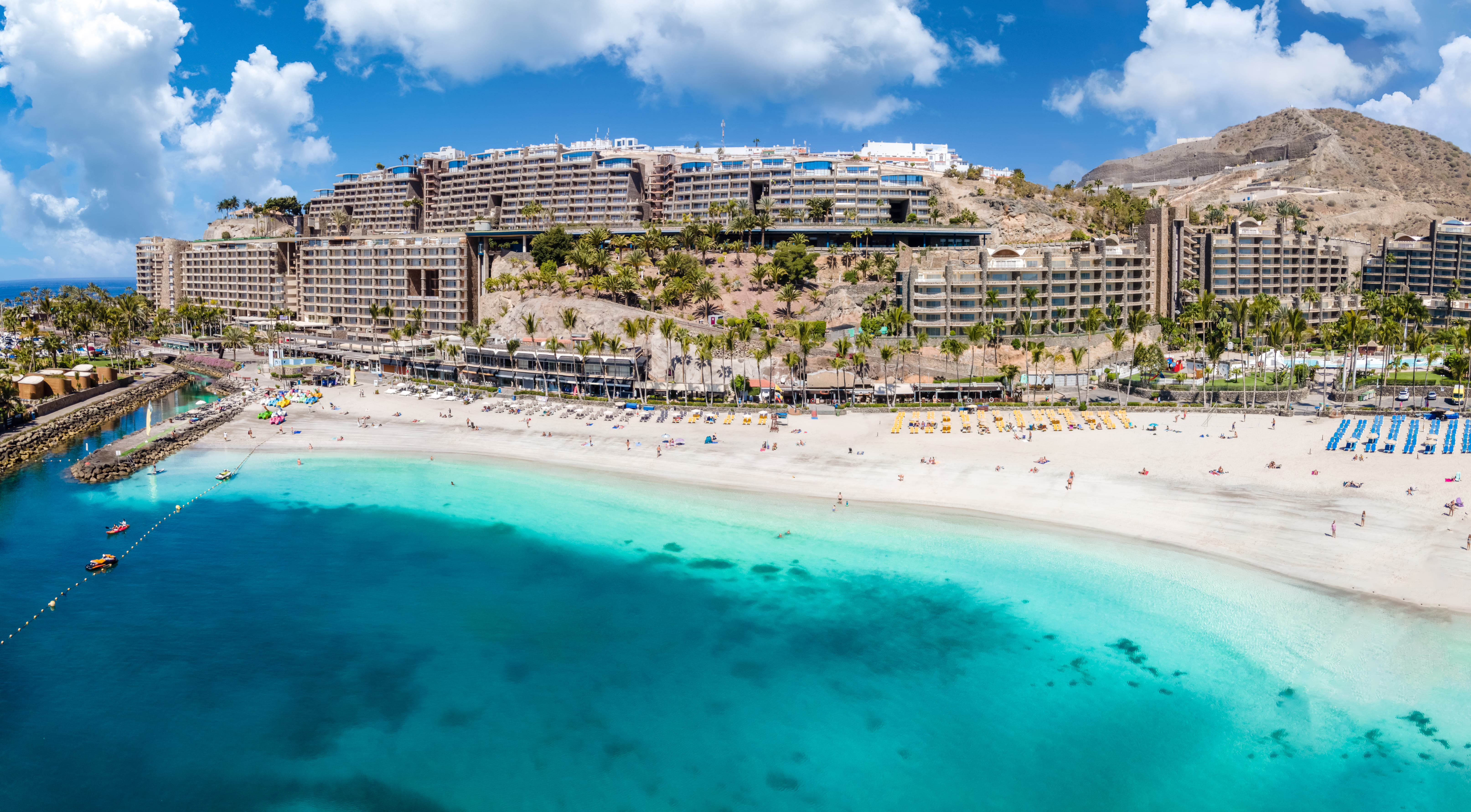 anfi del mar strand mit weissem sand von oben