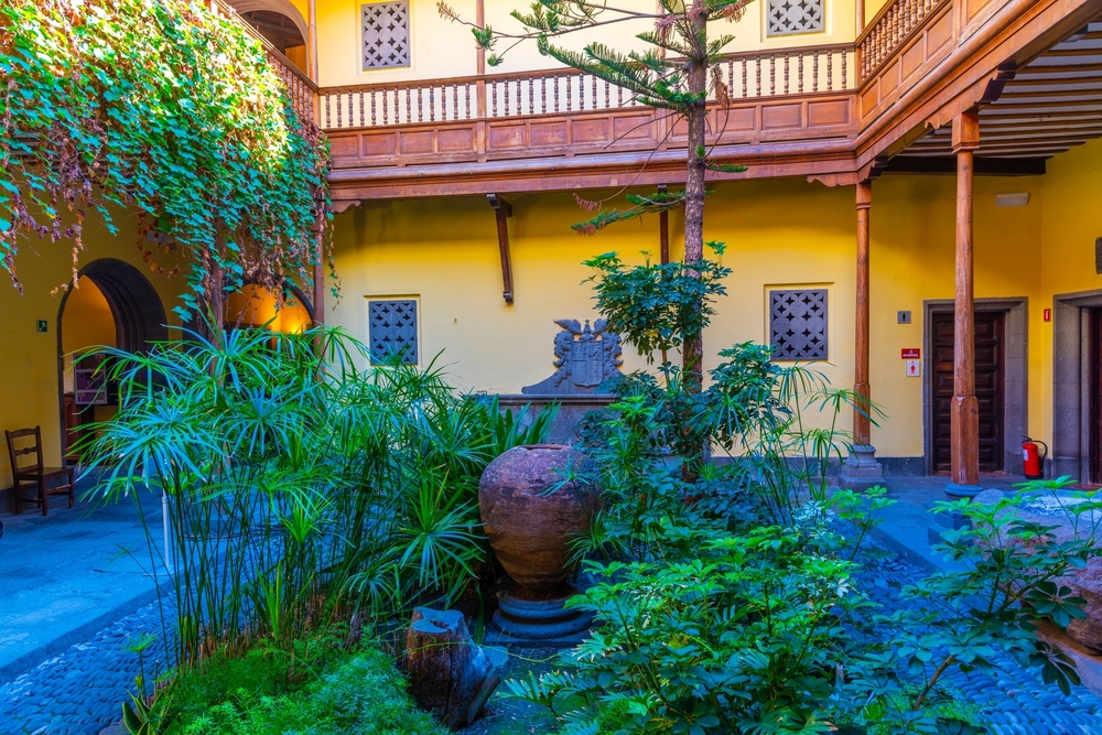 entry hall outside the columbus house