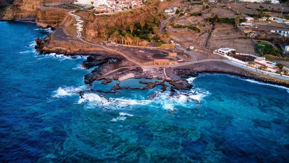 vue aérienne des piscines naturelles d'Agaete